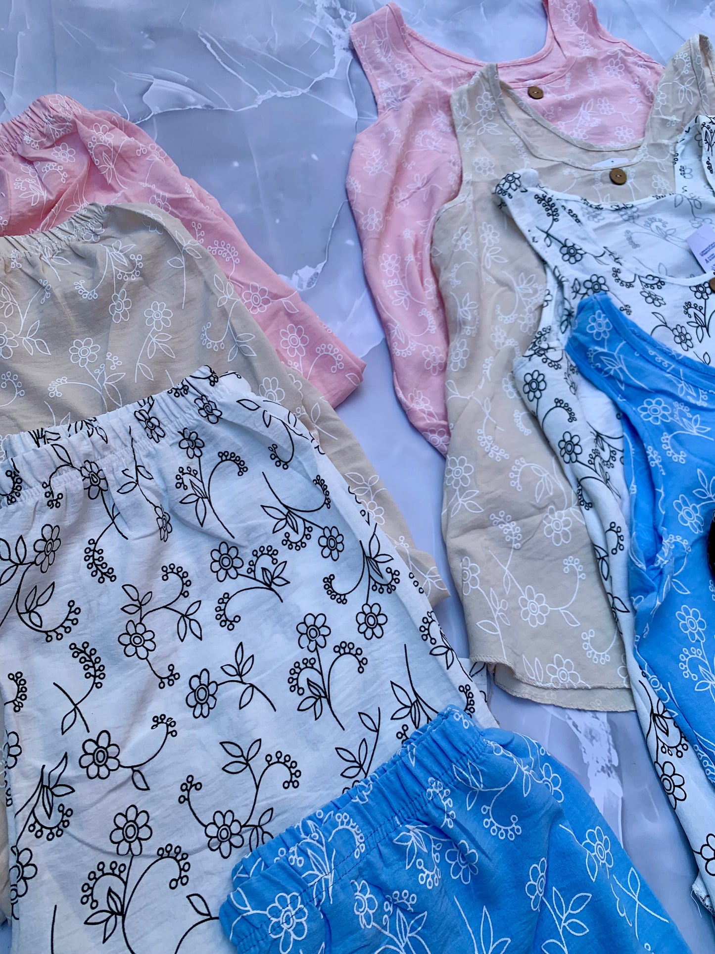 Conjunto de verano floral en lino suave — top sin mangas + pantalón