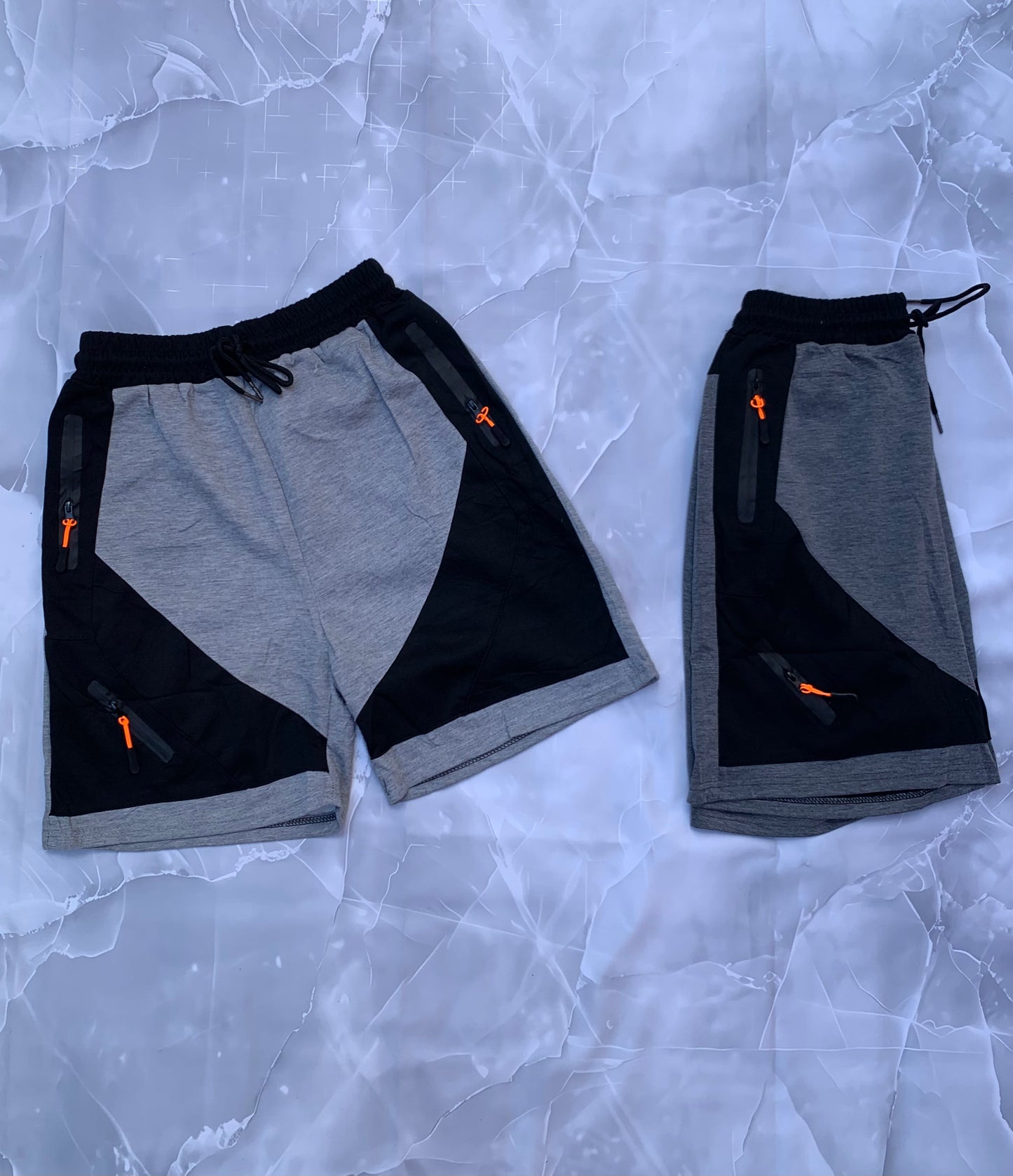 Shorts deportivos hombre bicolor gris y negro